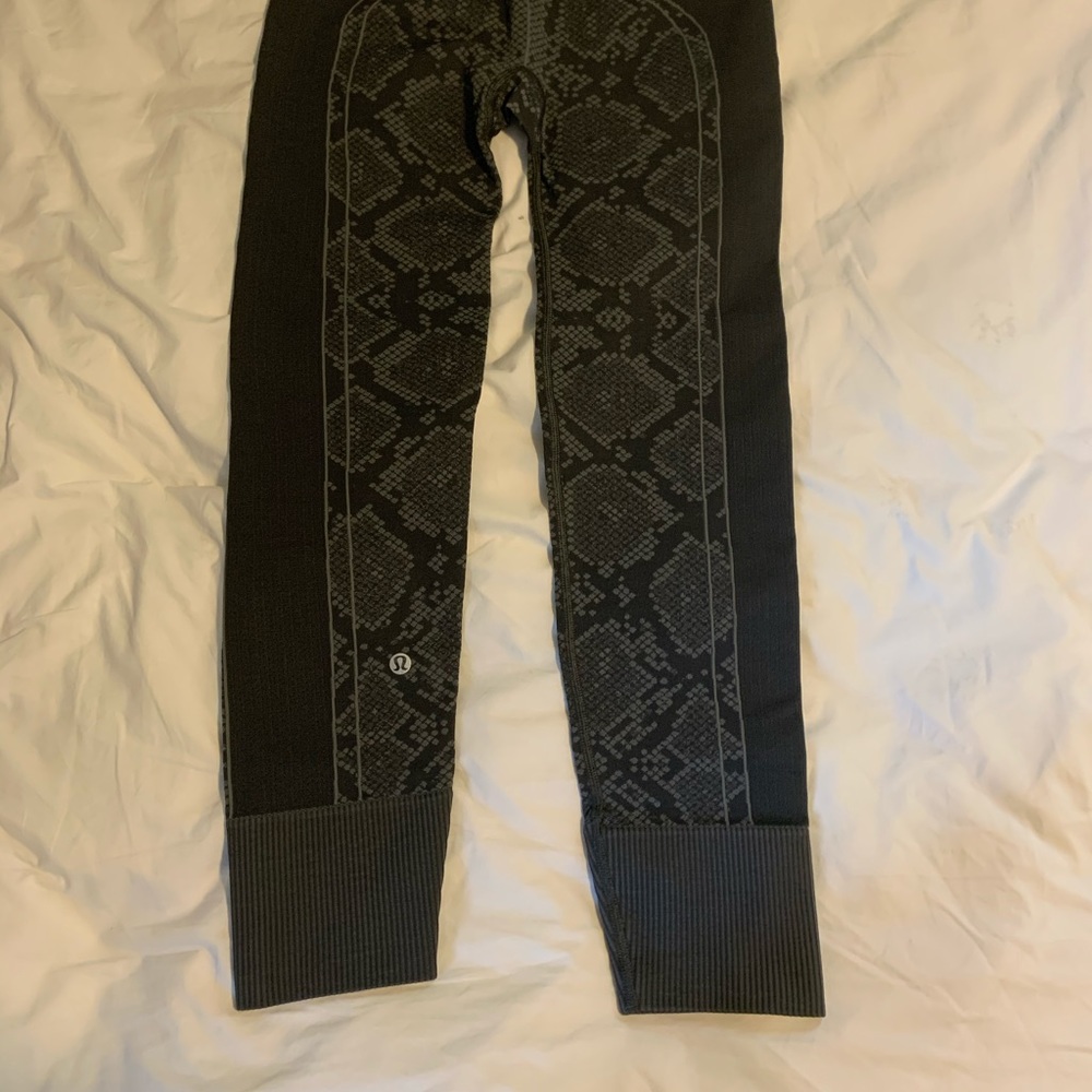 Gray patterned lululemon leggings - Picture 2 of 3